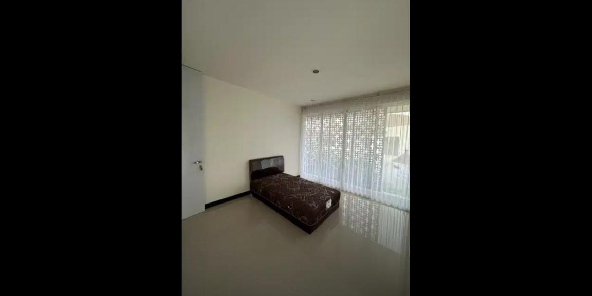 Rumah Private Pool Siap Huni di Perumahan Royal Residence Wiyung Surabaya Barat Rumah Private Pool Siap Huni di Perumahan Royal Residence Wiyung Surabaya Barat