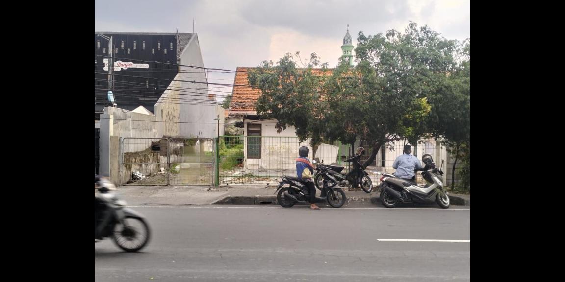 !! Harga Di Bawah Pasaran !! Rumah Strategis Hitung Tanah di raya Merr !! Harga Di Bawah Pasaran !! Rumah Strategis Hitung Tanah di raya Merr