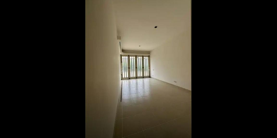 Rumah Private Pool Siap Huni di Perumahan Royal Residence Wiyung Surabaya Barat Rumah Private Pool Siap Huni di Perumahan Royal Residence Wiyung Surabaya Barat