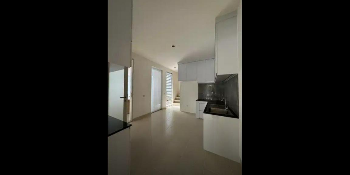 Rumah Private Pool Siap Huni di Perumahan Royal Residence Wiyung Surabaya Barat Rumah Private Pool Siap Huni di Perumahan Royal Residence Wiyung Surabaya Barat