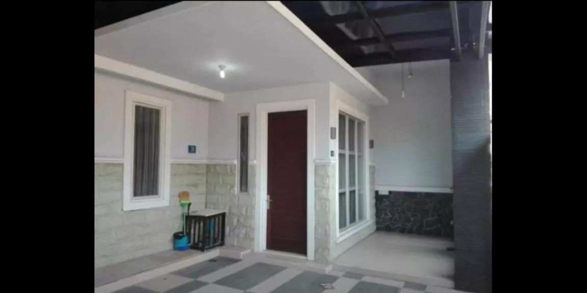 Rumah Semi Furnished Siap Huni Lokasi Pagesangan Baru Surabaya Rumah Semi Furnished Siap Huni Lokasi Pagesangan Baru Surabaya