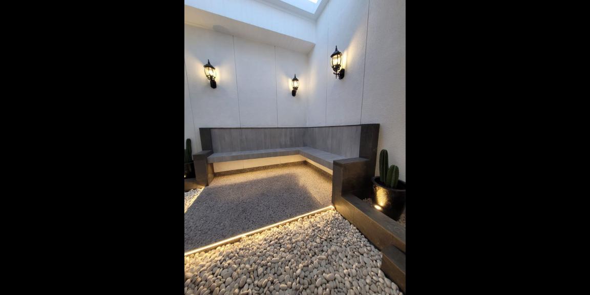 Rumah Colonial Modern Baru Gress di Kertajaya Indah Surabaya  Rumah Colonial Modern Baru Gress di Kertajaya Indah Surabaya