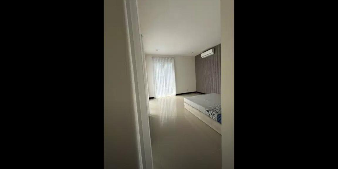 Rumah Private Pool Siap Huni di Perumahan Royal Residence Wiyung Surabaya Barat Rumah Private Pool Siap Huni di Perumahan Royal Residence Wiyung Surabaya Barat