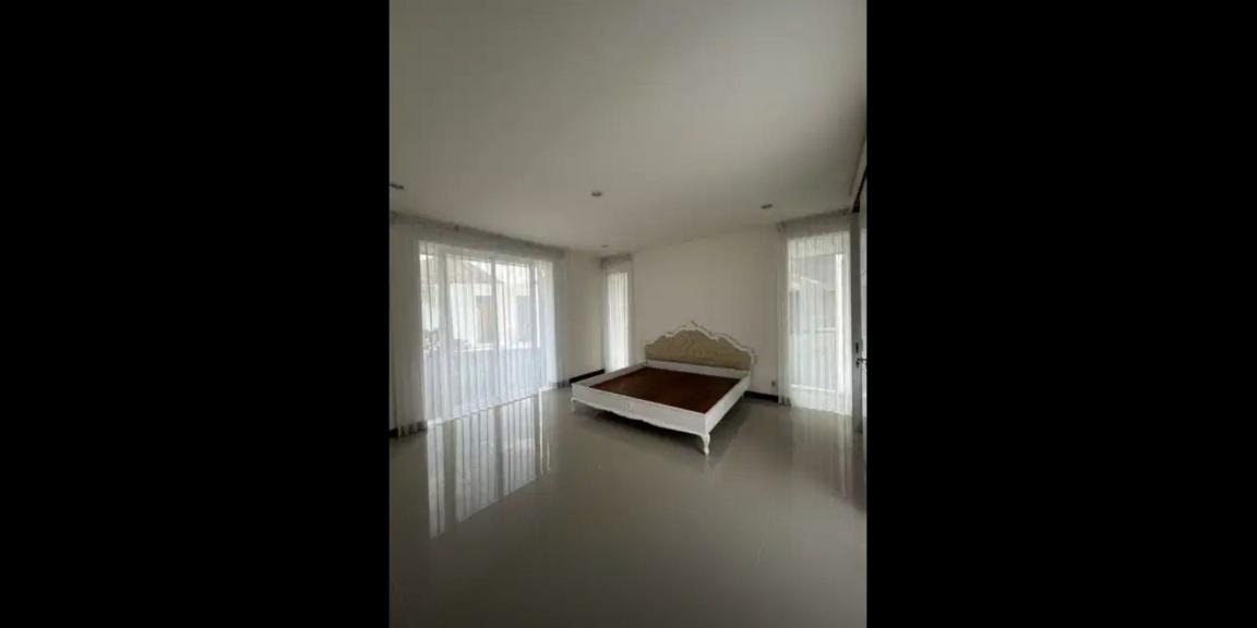 Rumah Private Pool Siap Huni di Perumahan Royal Residence Wiyung Surabaya Barat Rumah Private Pool Siap Huni di Perumahan Royal Residence Wiyung Surabaya Barat