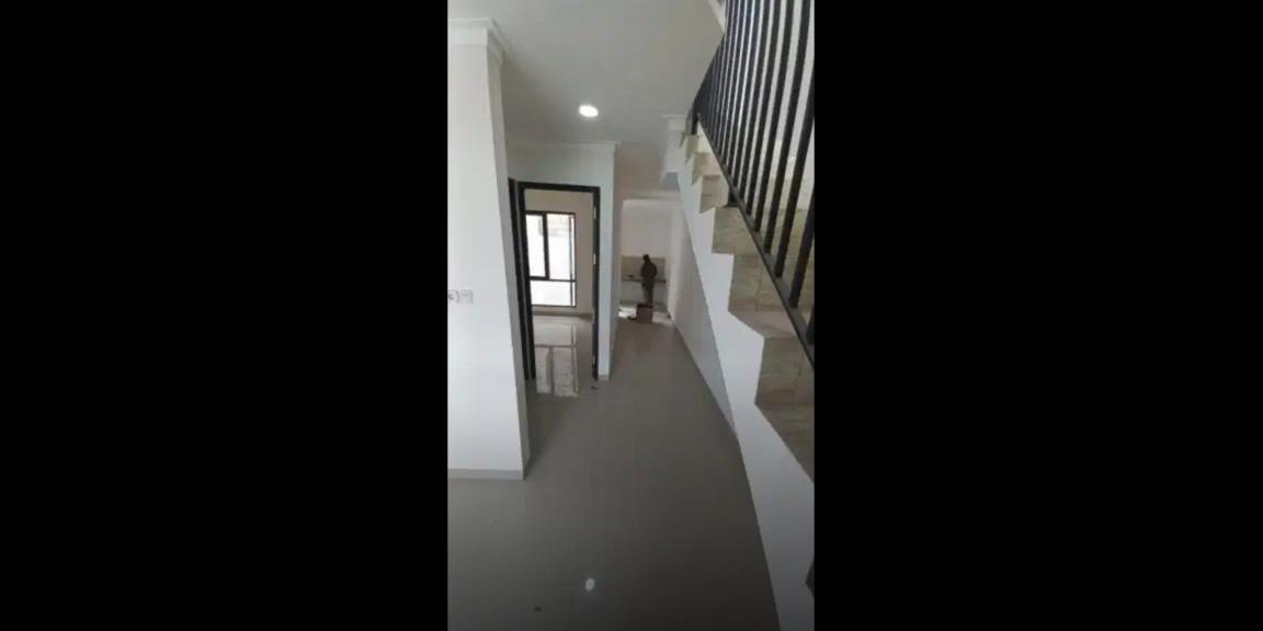 Rumah Baru 2 Lantai Perumahan Royal Paka Rungkut Surabaya Timur Rumah Baru 2 Lantai Perumahan Royal Paka Rungkut Surabaya Timur