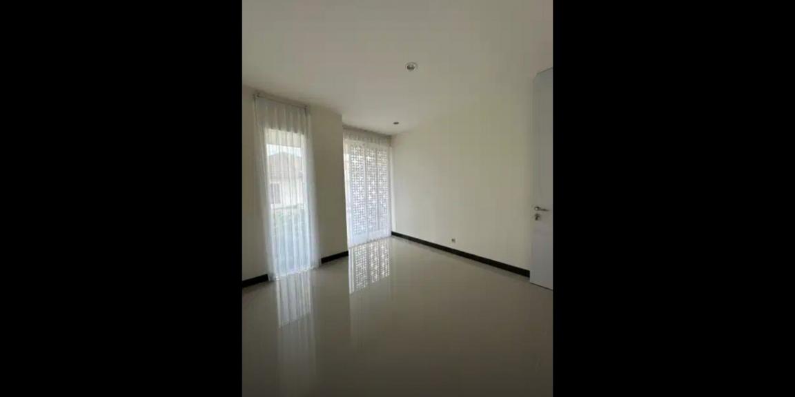 Rumah Private Pool Siap Huni di Perumahan Royal Residence Wiyung Surabaya Barat Rumah Private Pool Siap Huni di Perumahan Royal Residence Wiyung Surabaya Barat