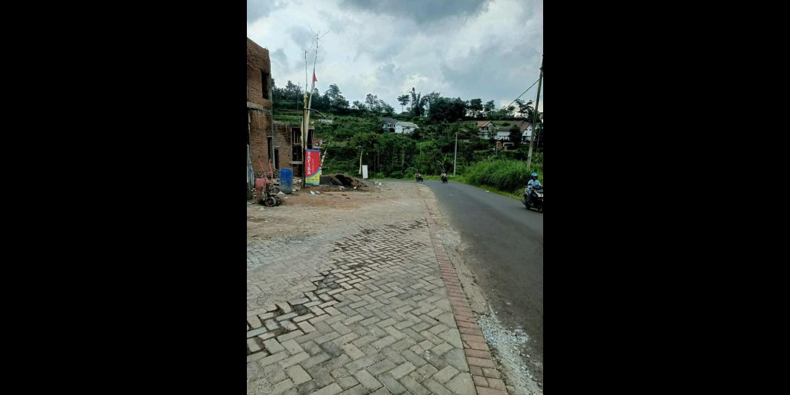 Perumahan mewah kota Batu 2 Lt type 70 Promo 465jt khusus 1 rumah saja pinggir jalan raya aspal. Perumahan mewah kota Batu 2 Lt type 70 Promo 465jt khusus 1 rumah saja pinggir jalan raya aspal.