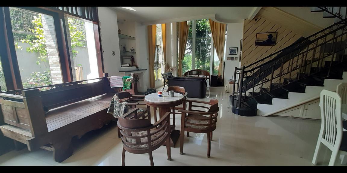 RUMAH DUA LANTAI GAYA AMERIKA SEMI FURNISHED SAYAP SETIABUDI BANDUNG RUMAH DUA LANTAI GAYA AMERIKA SEMI FURNISHED SAYAP SETIABUDI BANDUNG