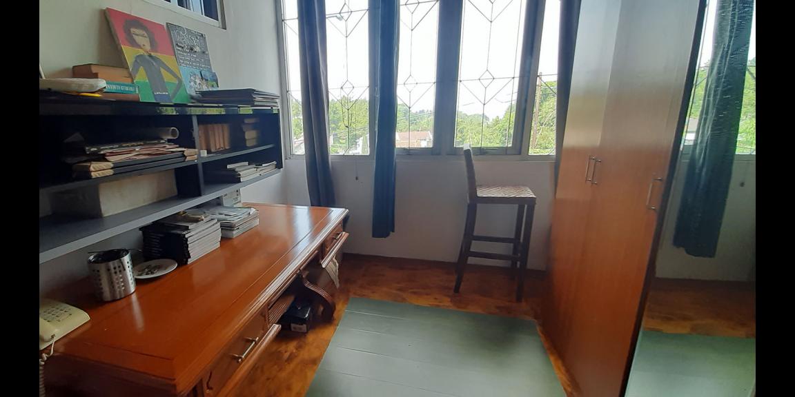 RUMAH DUA LANTAI GAYA AMERIKA SEMI FURNISHED SAYAP SETIABUDI BANDUNG RUMAH DUA LANTAI GAYA AMERIKA SEMI FURNISHED SAYAP SETIABUDI BANDUNG