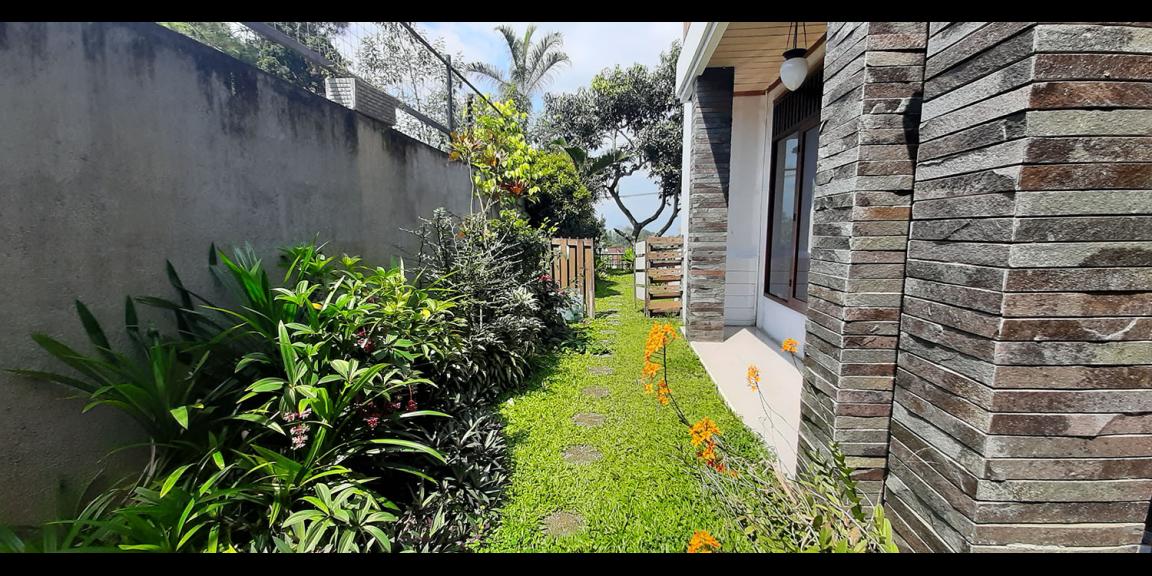 RUMAH DUA LANTAI GAYA AMERIKA SEMI FURNISHED SAYAP SETIABUDI BANDUNG RUMAH DUA LANTAI GAYA AMERIKA SEMI FURNISHED SAYAP SETIABUDI BANDUNG