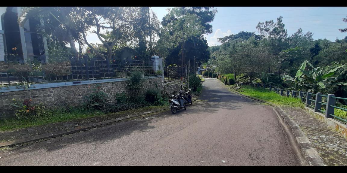 RUMAH DUA LANTAI GAYA AMERIKA SEMI FURNISHED SAYAP SETIABUDI BANDUNG RUMAH DUA LANTAI GAYA AMERIKA SEMI FURNISHED SAYAP SETIABUDI BANDUNG