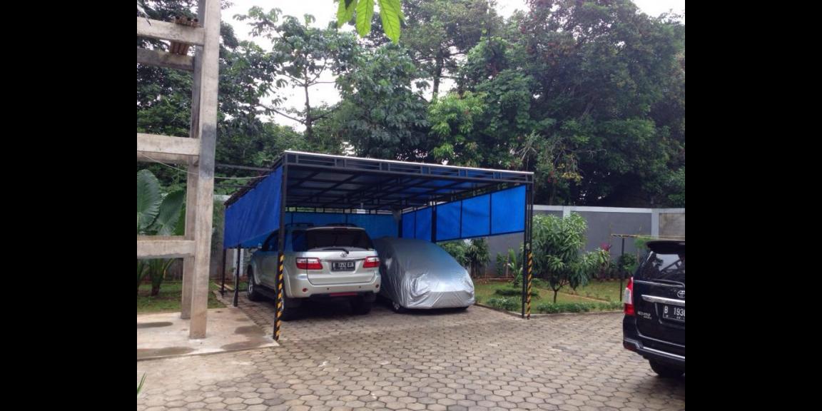 Halaman belakang. Carport bisa untuk belasan mobil Halaman belakang. Carport bisa untuk belasan mobil