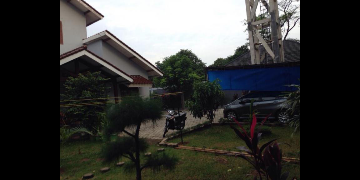 Halaman belakang 2. Carport bisa untuk belasan mobil Halaman belakang 2. Carport bisa untuk belasan mobil