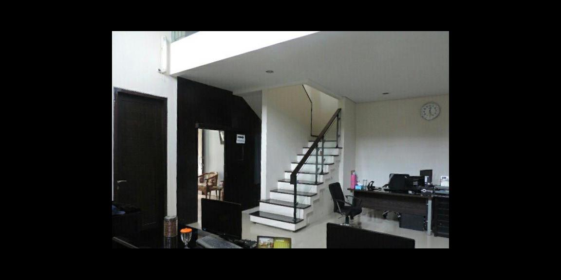 Jarang Ada! Jual Rumah Tengah Kota Gresik di Perumahan Sarmada Regency - Foto 002 Jarang Ada! Jual Rumah Tengah Kota Gresik di Perumahan Sarmada Regency - Foto 002