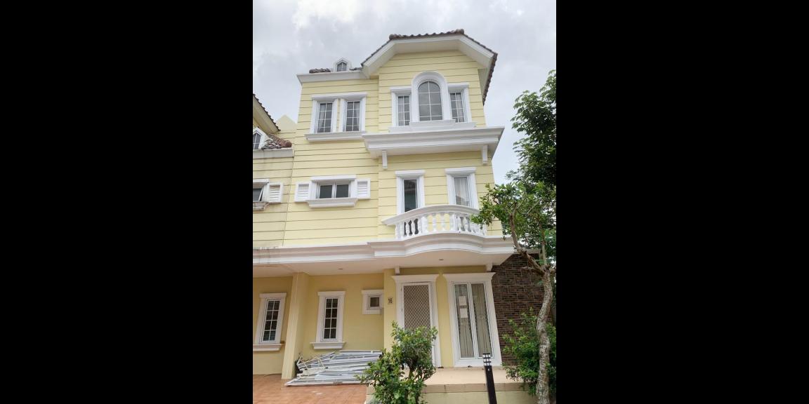 Dijual Rumah Baru 3 Lantai Hook Murah Banget di Montana Vilage Gading Serpong Dijual Rumah Baru 3 Lantai Hook Murah Banget di Montana Vilage Gading Serpong