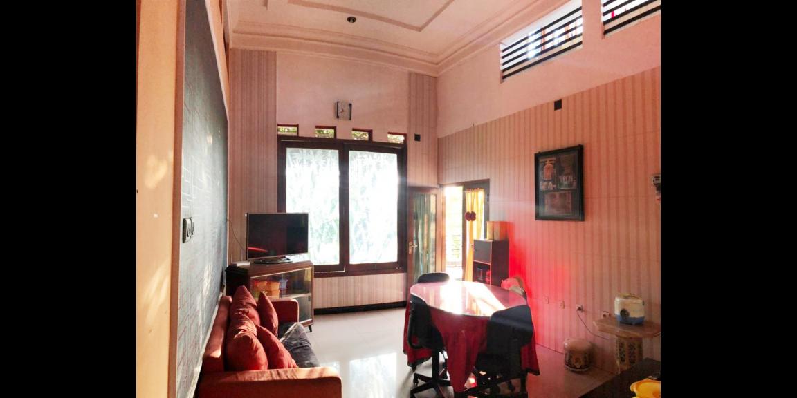 Rumah Dijual 3 Lt Plus Kost2an 24 Kamar dan Toko Strategis Dekat Alun-Alun Kota Kediri Rumah Dijual 3 Lt Plus Kost2an 24 Kamar dan Toko Strategis Dekat Alun-Alun Kota Kediri