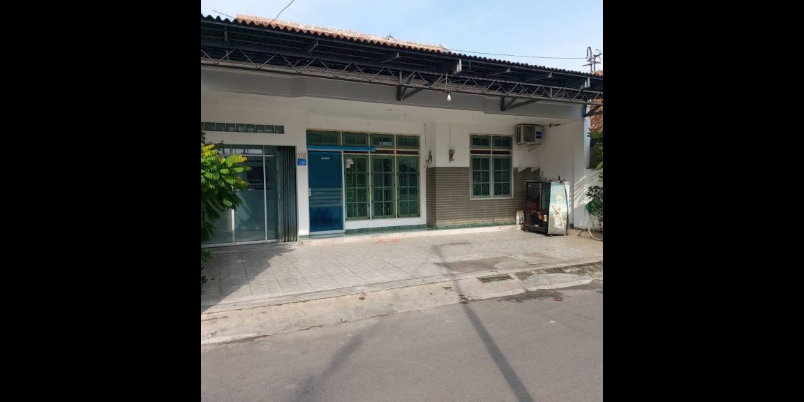 Dijual Rumah Siap Huni Bisa Buat Kantor Lokasi Strategis di Tengah Kota Semarang Dijual Rumah Siap Huni Bisa Buat Kantor Lokasi Strategis di Tengah Kota Semarang