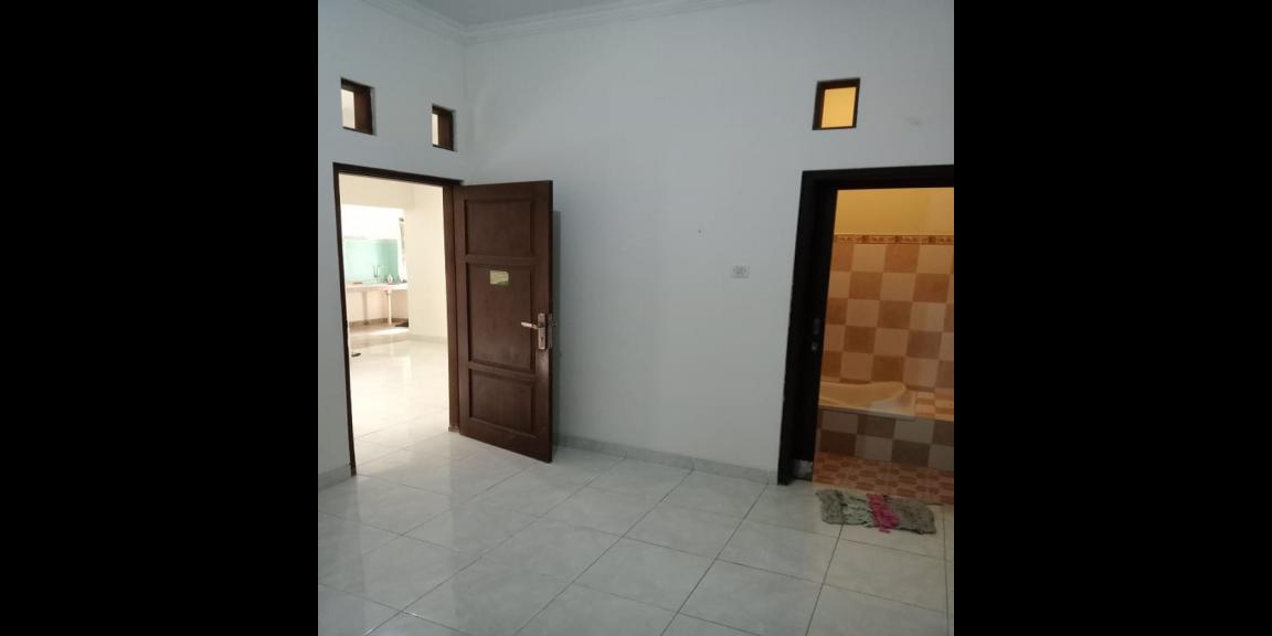Rumah Kontrakan Dekat UGM, UNY, Hartono Mall, Plaza Ambarrukmo, UPN Veteran Yogyakarta, RSUP Dr. Sardjito Rumah Kontrakan Dekat UGM, UNY, Hartono Mall, Plaza Ambarrukmo, UPN Veteran Yogyakarta, RSUP Dr. Sardjito