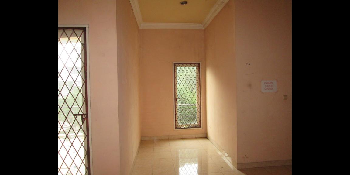 Rumah Puri Kembangan Pinggir Jalan Besar, Akses mudah kemana aja Rumah Puri Kembangan Pinggir Jalan Besar, Akses mudah kemana aja