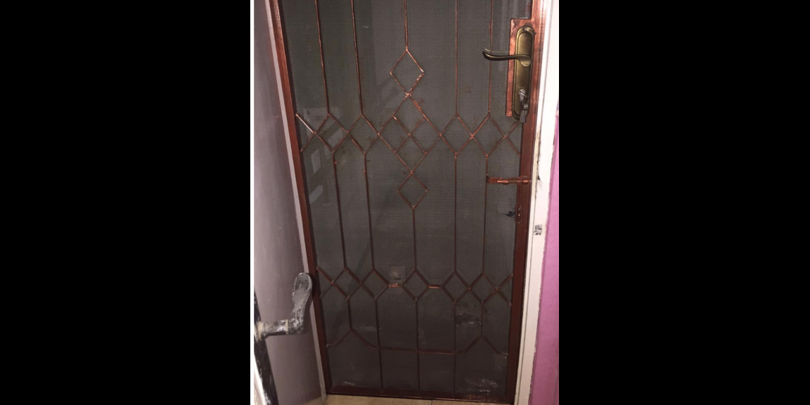 Jual Cepat Rumah Semi Furnished + Wallpaper Jual Cepat Rumah Semi Furnished + Wallpaper