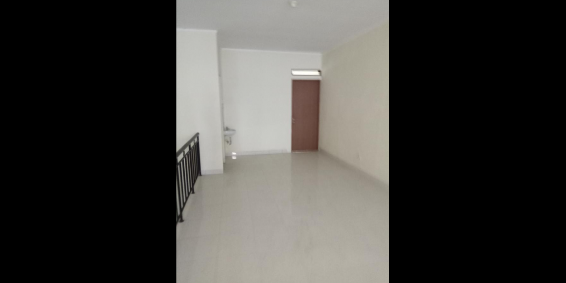 Ruangan lantai 1 arah kedalam Ruangan lantai 1 arah kedalam