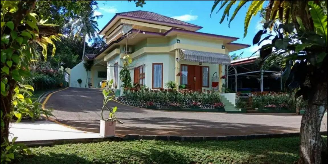 Villa / Rumah Nyaman & mewah, lokasi strategis & banyak bonus Villa / Rumah Nyaman & mewah, lokasi strategis & banyak bonus