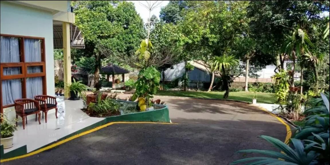 Villa / Rumah Nyaman & mewah, lokasi strategis & banyak bonus Villa / Rumah Nyaman & mewah, lokasi strategis & banyak bonus