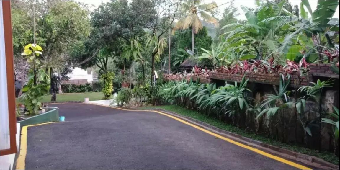 Villa / Rumah Nyaman & mewah, lokasi strategis & banyak bonus Villa / Rumah Nyaman & mewah, lokasi strategis & banyak bonus