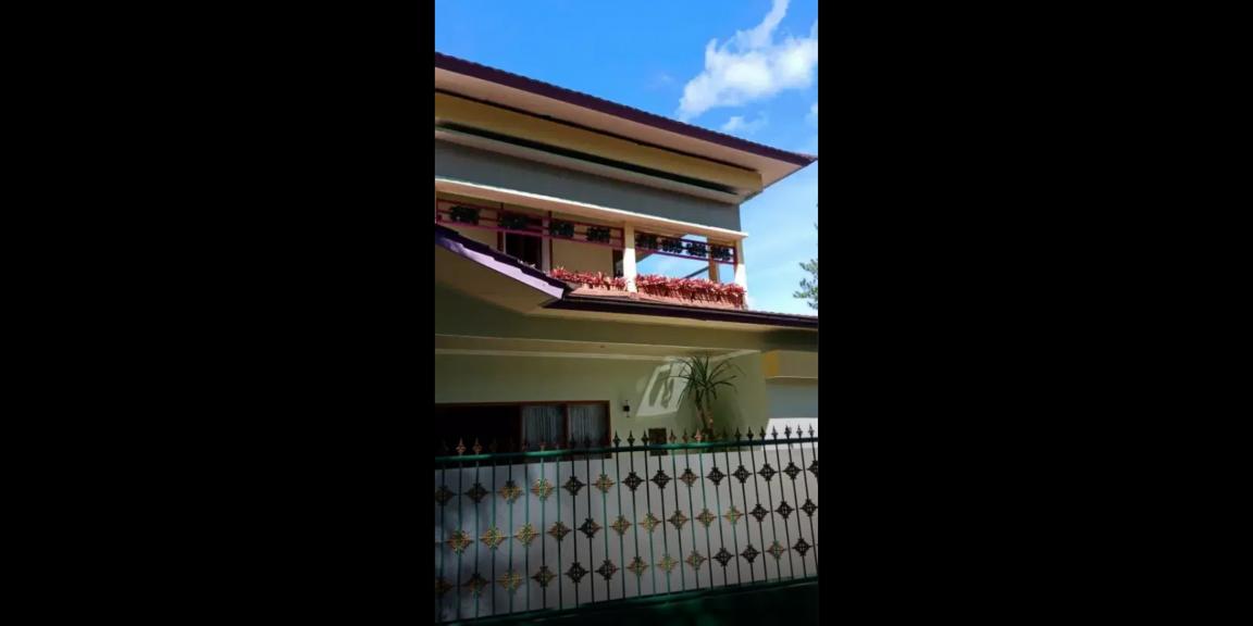 Villa / Rumah Nyaman & mewah, lokasi strategis & banyak bonus Villa / Rumah Nyaman & mewah, lokasi strategis & banyak bonus