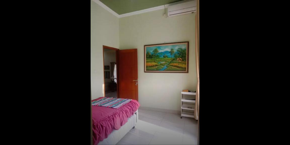 Villa / Rumah Nyaman & mewah, lokasi strategis & banyak bonus Villa / Rumah Nyaman & mewah, lokasi strategis & banyak bonus