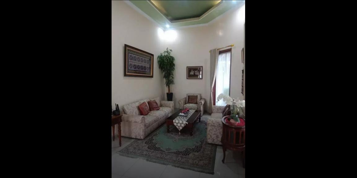 Villa / Rumah Nyaman & mewah, lokasi strategis & banyak bonus Villa / Rumah Nyaman & mewah, lokasi strategis & banyak bonus