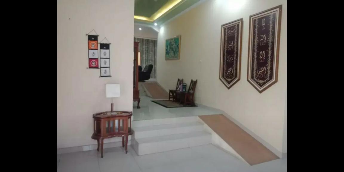 Villa / Rumah Nyaman & mewah, lokasi strategis & banyak bonus Villa / Rumah Nyaman & mewah, lokasi strategis & banyak bonus