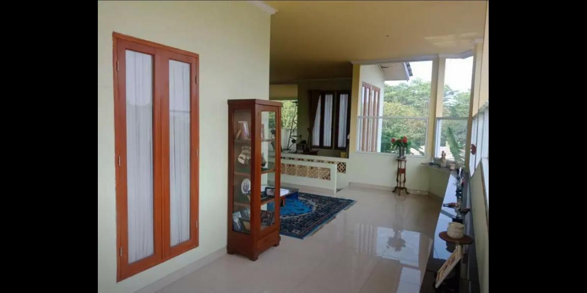 Villa / Rumah Nyaman & mewah, lokasi strategis & banyak bonus Villa / Rumah Nyaman & mewah, lokasi strategis & banyak bonus