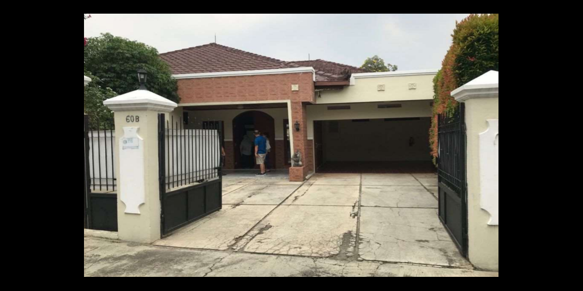 RUMAH STYLE BALI BAGUS SEKALI Cipete utara RUMAH STYLE BALI BAGUS SEKALI Cipete utara