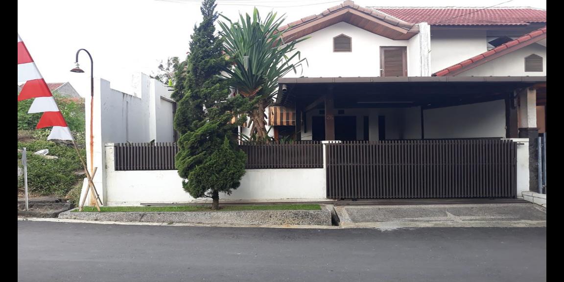 RUMAH SIAP HUNI GAYA AMERICAN CLASSIC DI ARCAMANIK BANDUNG RUMAH SIAP HUNI GAYA AMERICAN CLASSIC DI ARCAMANIK BANDUNG