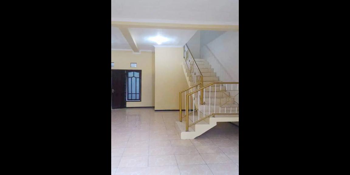 Rumah Disewakan 2 Lantai di Perumahan Babatan Pilang Dekat Kampus UNESA Surabaya Rumah Disewakan 2 Lantai di Perumahan Babatan Pilang Dekat Kampus UNESA Surabaya