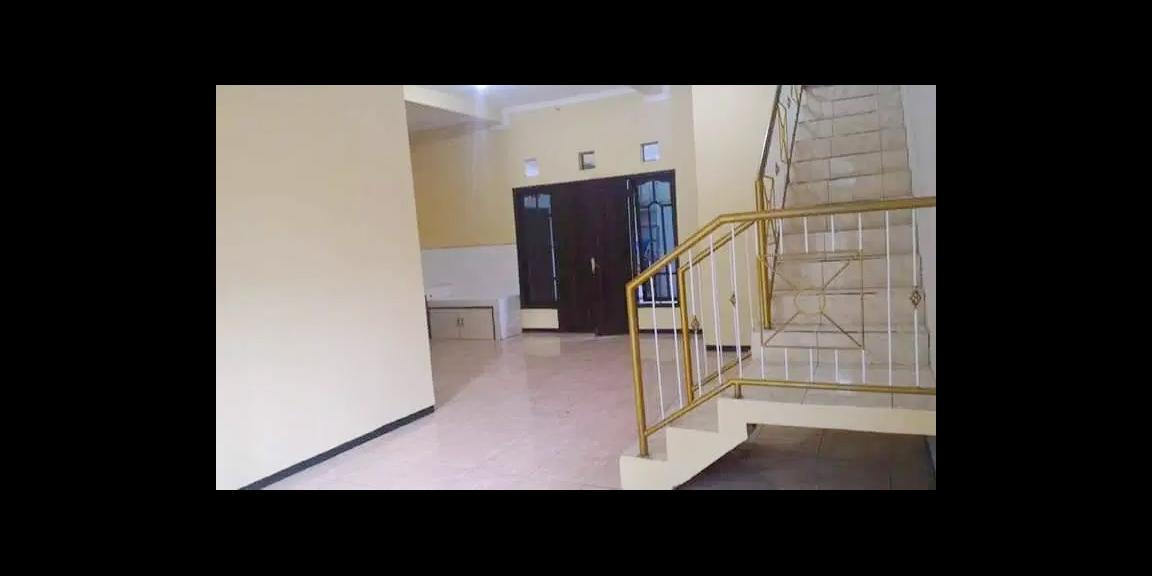 Rumah Disewakan 2 Lantai di Perumahan Babatan Pilang Dekat Kampus UNESA Surabaya Rumah Disewakan 2 Lantai di Perumahan Babatan Pilang Dekat Kampus UNESA Surabaya