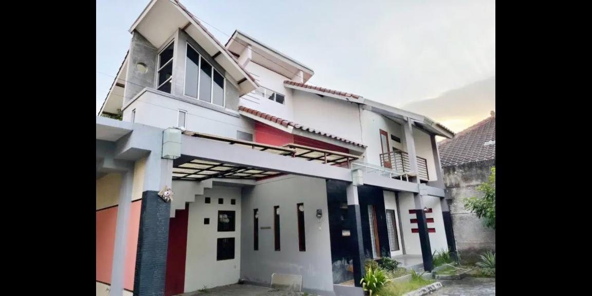 Sewa Rumah 2 Lantai Full Furnished Dekat Monjali dan Kampus UGM Yogyakarta Sewa Rumah 2 Lantai Full Furnished Dekat Monjali dan Kampus UGM Yogyakarta