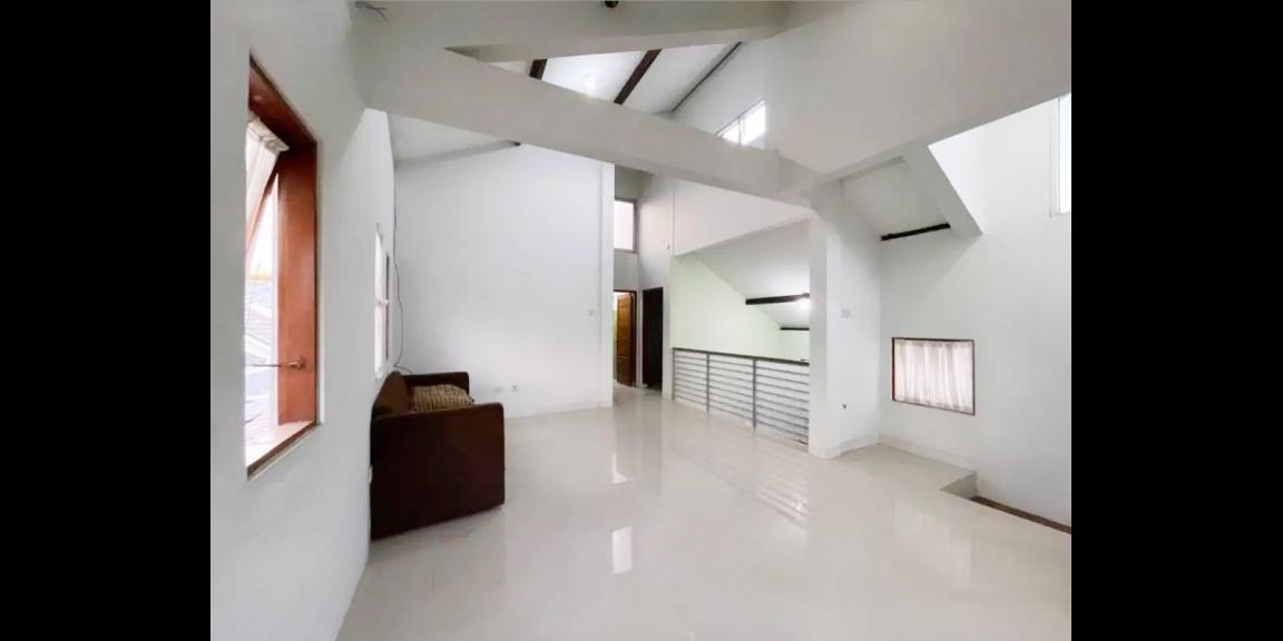 Sewa Rumah 2 Lantai Full Furnished Dekat Monjali dan Kampus UGM Yogyakarta Sewa Rumah 2 Lantai Full Furnished Dekat Monjali dan Kampus UGM Yogyakarta