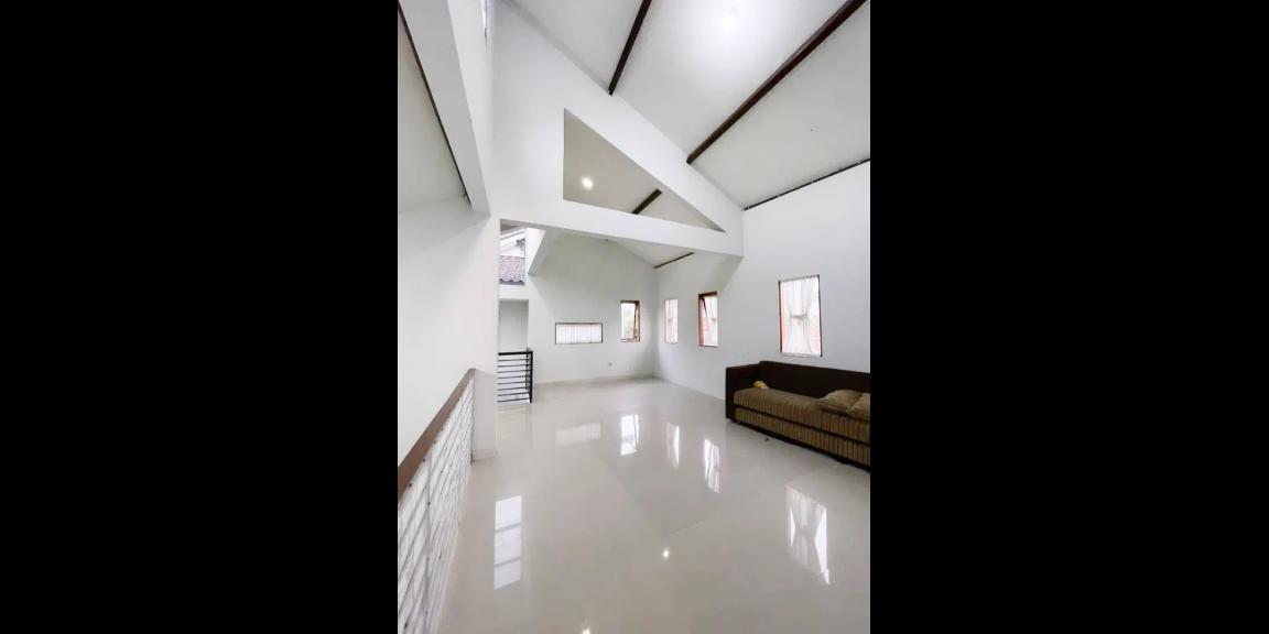 Sewa Rumah 2 Lantai Full Furnished Dekat Monjali dan Kampus UGM Yogyakarta Sewa Rumah 2 Lantai Full Furnished Dekat Monjali dan Kampus UGM Yogyakarta