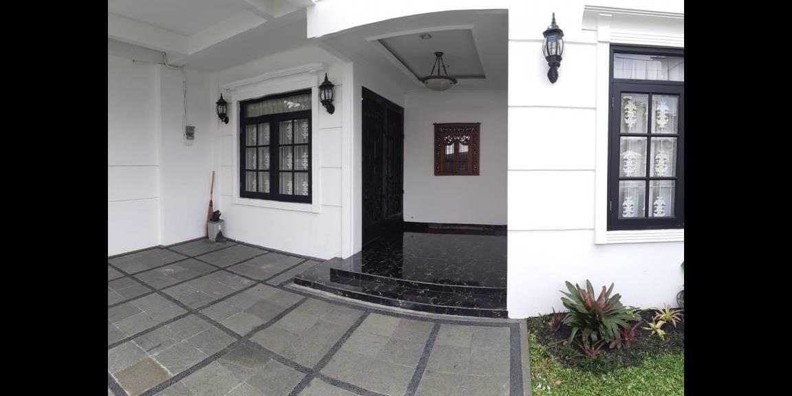Sewa Rumah Mewah 2 Lantai Full Furnished Strategis di Kemanggisan Jakarta Barat Sewa Rumah Mewah 2 Lantai Full Furnished Strategis di Kemanggisan Jakarta Barat