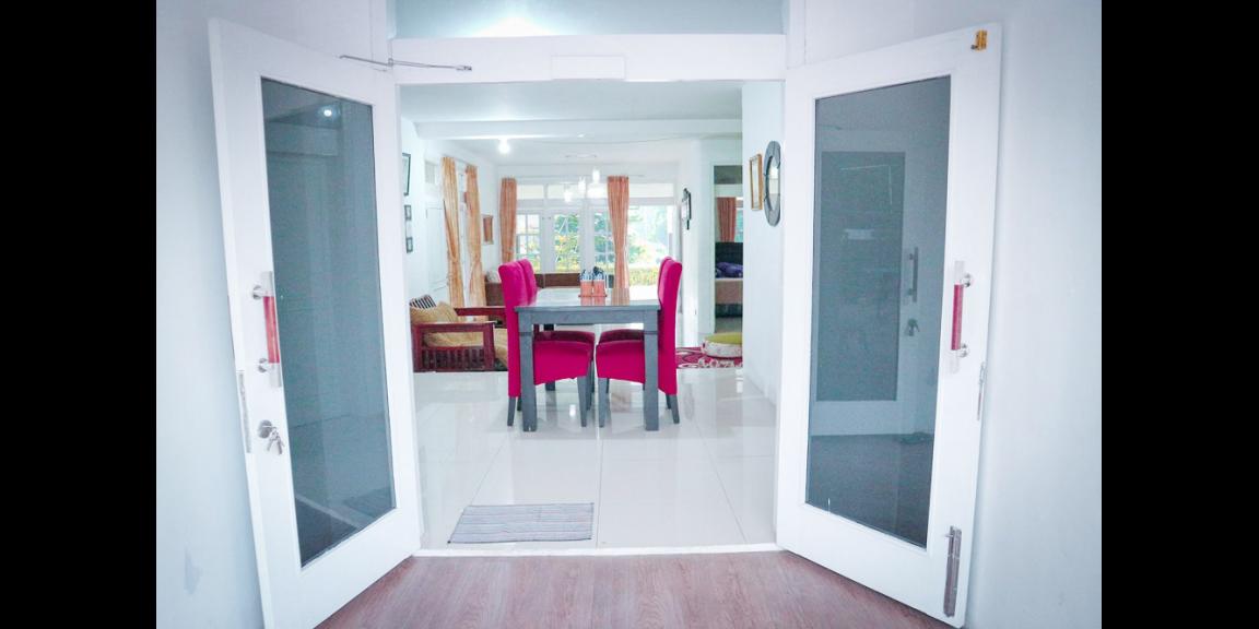 Sewa Villa di Cisarua Bogor Fasilitas Lengkap Dengan Kolam Renang Dekat Taman Safari Bogor, Kebun Teh Cisarua Sewa Villa di Cisarua Bogor Fasilitas Lengkap Dengan Kolam Renang Dekat Taman Safari Bogor, Kebun Teh Cisarua