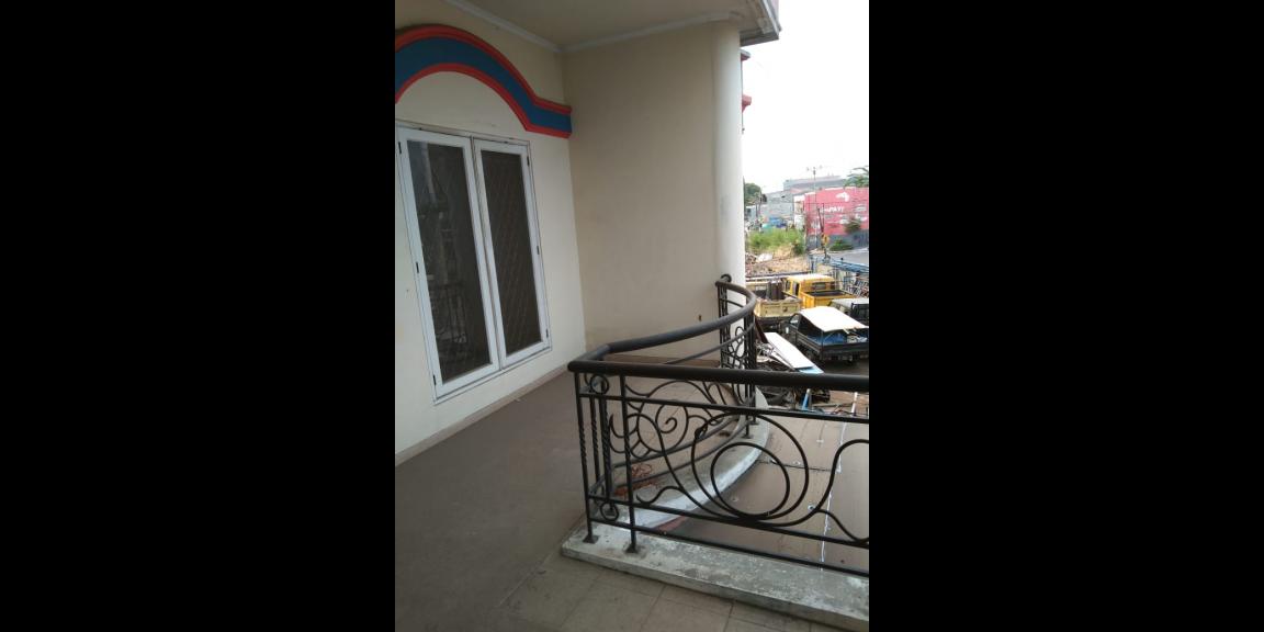 Rumah Luas Di Pinggir Jalan Rumah Luas Di Pinggir Jalan