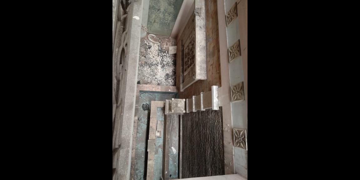 Rumah Luas Di Pinggir Jalan Rumah Luas Di Pinggir Jalan