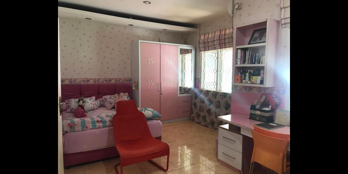 Jual Cepat Rumah Semi Furnished + Wallpaper Jual Cepat Rumah Semi Furnished + Wallpaper