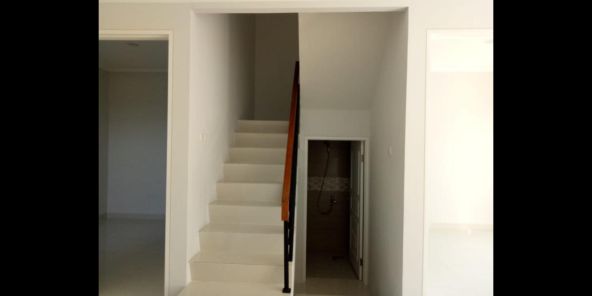 Dipasarkan Rumah 2 Lantai Siap Huni dan Strategis Dipasarkan Rumah 2 Lantai Siap Huni dan Strategis