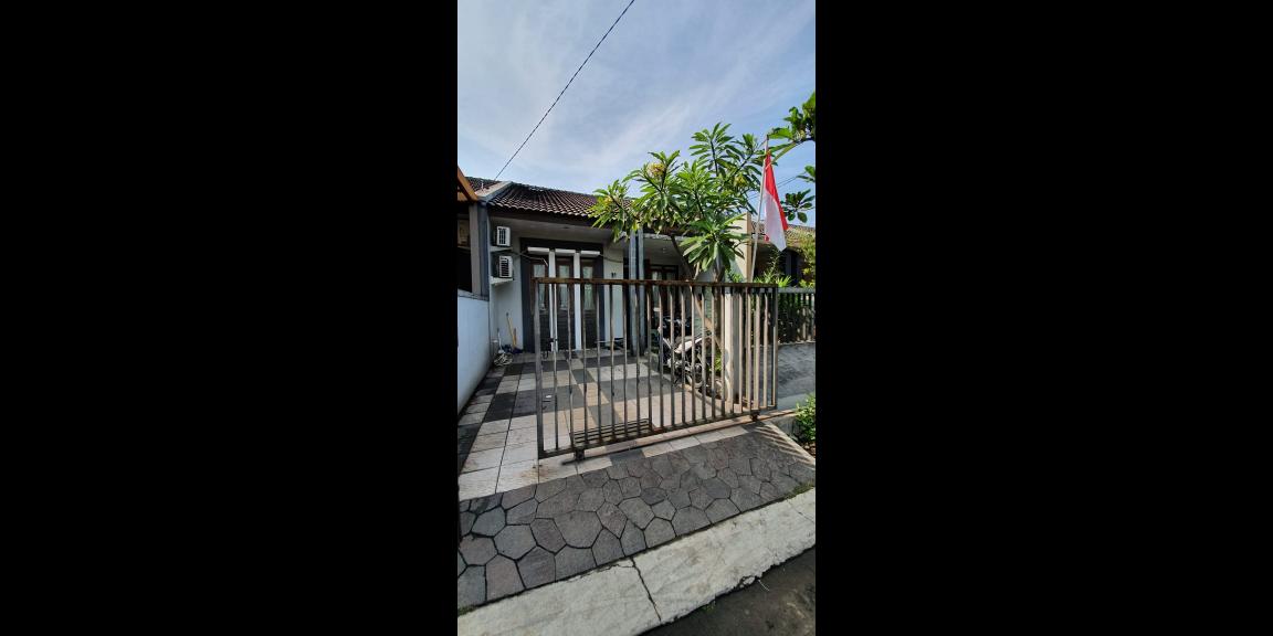 DISEWAKAN RUMAH TINGGAL DI TAMAN HOLIS INDAH 2 BLOK D1 no 32A DISEWAKAN RUMAH TINGGAL DI TAMAN HOLIS INDAH 2 BLOK D1 no 32A