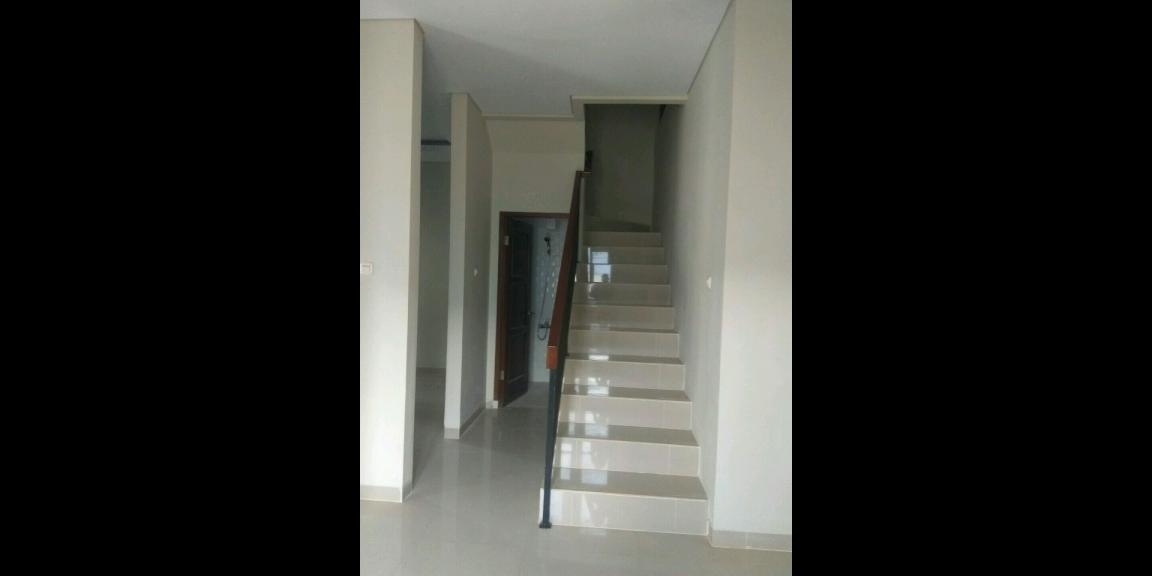 Dipasarkan Rumah 2 Lantai Siap Huni dan Strategis Dipasarkan Rumah 2 Lantai Siap Huni dan Strategis