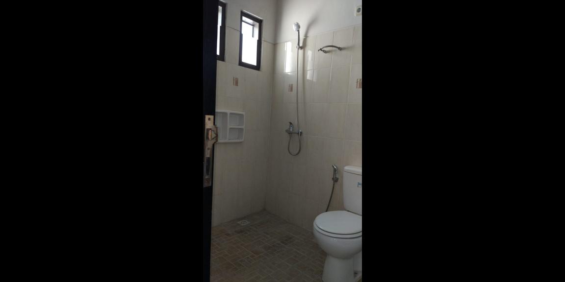 Sewa Rumah Apik, Siap Huni Royal Residence, Kensington, Wiyung, Surabaya. Sewa Rumah Apik, Siap Huni Royal Residence, Kensington, Wiyung, Surabaya.