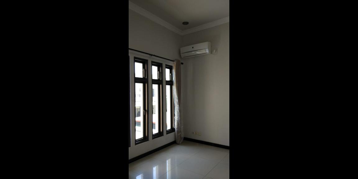 Sewa Rumah Apik, Siap Huni Royal Residence, Kensington, Wiyung, Surabaya. Sewa Rumah Apik, Siap Huni Royal Residence, Kensington, Wiyung, Surabaya.